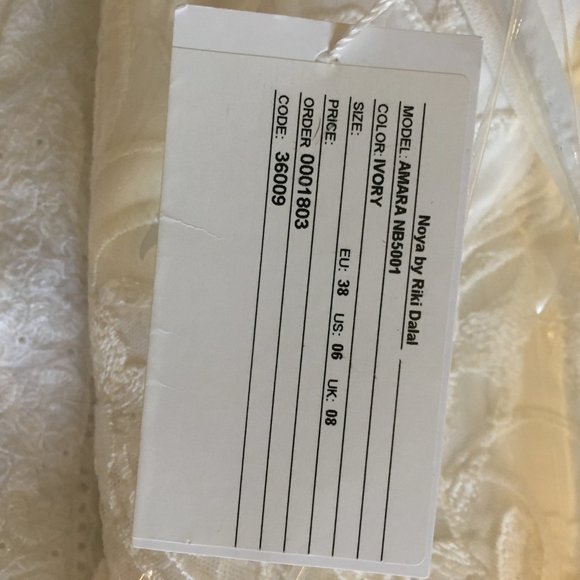 Riki Dalal Couture Wedding Dress - Picture 8 of 9